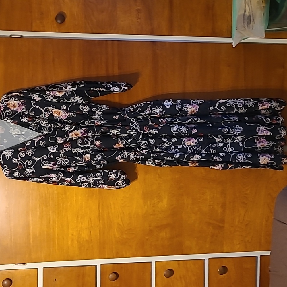 Women's long sleeved dress Black/multi flower design Size 2XL or larger
